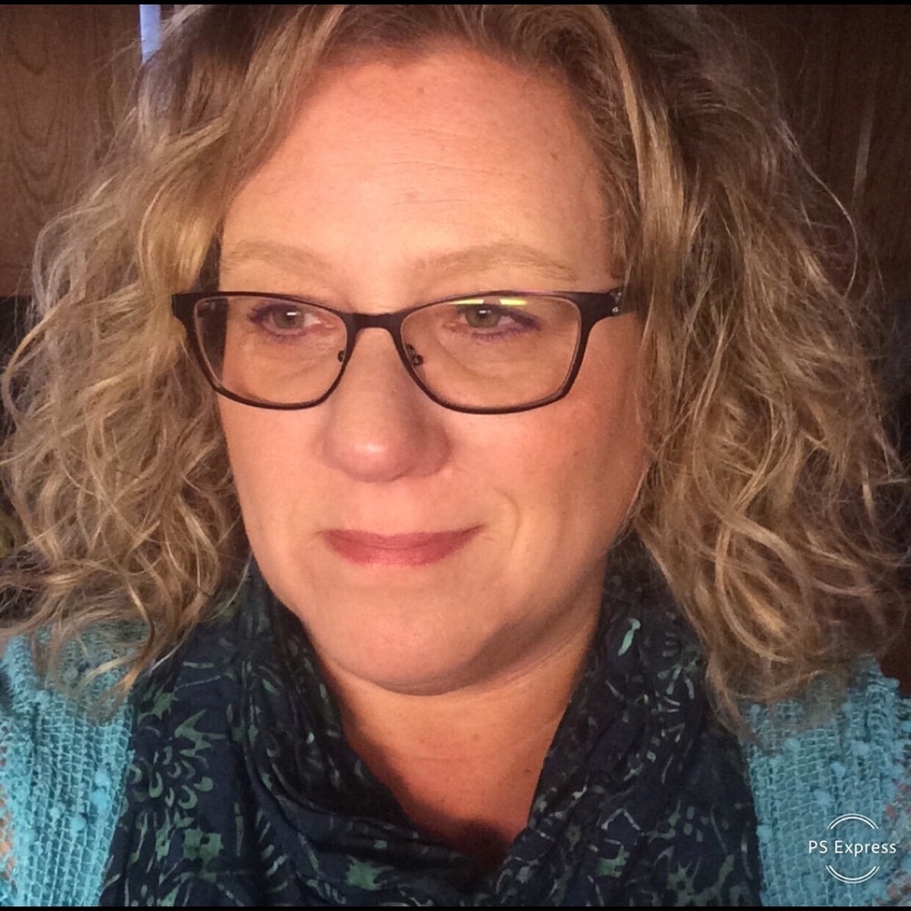 Meet your Posher, Elisa